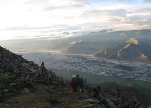 གསུམ་པ།  ལྷ་སའི་ས་ཁམས་ཆགས་དབྱིབས།