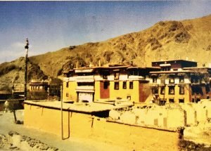 ལྷོ་ཁ་ས་ཁུལ་གྱི་གནས་ཡིག གོང་དཀར་རྫོང་། (1)