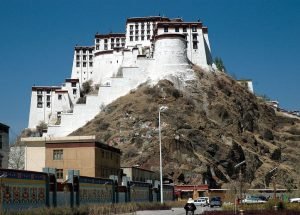 ང) གྲུ་འཛིན་ཞིང་གི་སྒོ་མོ།