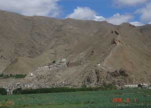 འཕྱོངས་རྒྱས་འཕྱིང་བར་སྟག་རྩེ་རྫོང༌ངོ་སྤྲོད།