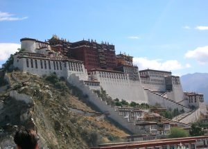 བཅོ་བརྒྱད། རིགས་གསུམ་མགོན་པོའི་བླ་རི་གསུམ།