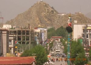 བཅུ་བདུན། གསེར་དངུལ་ཟངས་ལྕགས་ཀྱི་གཏེར་ཁ་ཡོད་པའི་རི་བཞི།