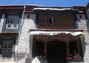 ང་གཅིག ལྷ་སའི་རིས་མེད་ལྷ་ཁང་ ༡༢ གྱི་ལོ་རྒྱུས་སྙིང་བསྡུས།