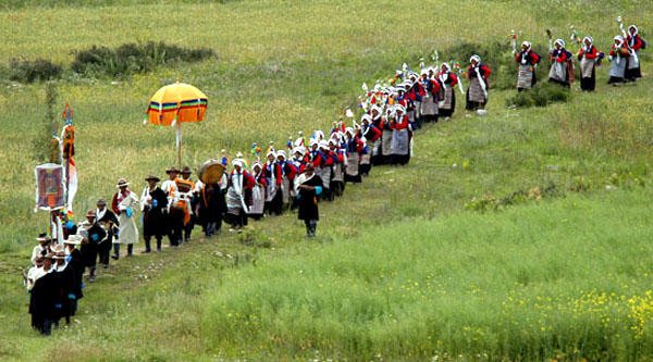 འོང་སྐོར་དུས་ཆེན་ངོ་སྤྲོད།