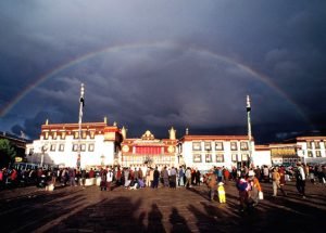 འཇའ་ཚོན་སྣ་ལྔའི་མཚོན་དོན།