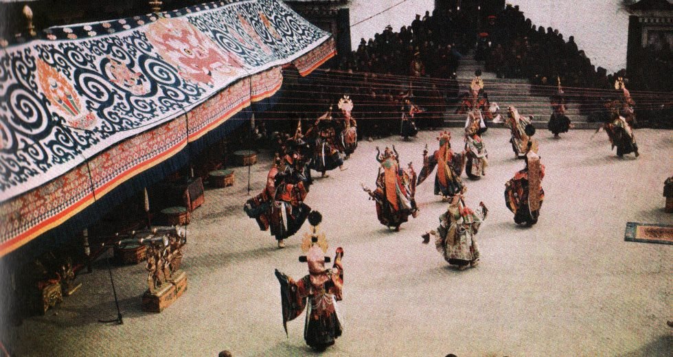 རྩེ་དགུ་གཏོར་ཆེན་མོ་ངོ་སྤྲོད།