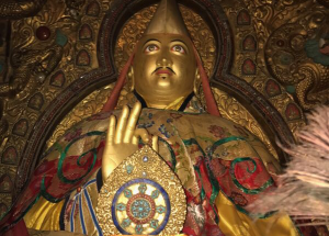 ༸ རྒྱལ་དབང་ལྔ་པ་ཆེན་པོ་སྐུ་འཁྲུངས་ནས་མི་ལོ་ ༤༠༠ ཧྲིལ་པོ་འཁོར་བར་བཀའ་དྲིན་རྗེས་དྲན་ཞུ།