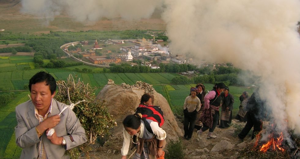 འཛམ་གླིང་སྤྱི་བསང་གི་དུས་ཆེན་ངོ་སྤྲོད།