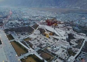 བདུན་པ། གནའ་ཤུལ་གཅིག་སྡུད་ཆེ་བའི་ལྷ་ས།