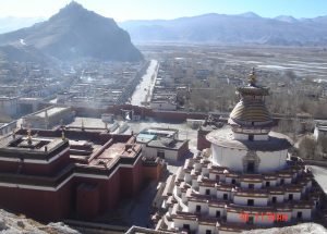 གྲི་གུམ་བཙན་པོའི་ཕོ་བྲང་ཉང་རོ་ཤམ་པོ་རྩེ་དགུ།