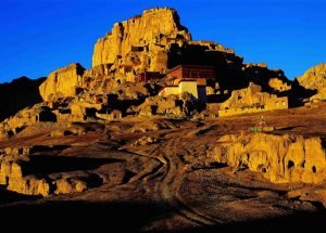 མངའ་རིས་གུ་གེ་རྒྱལ་རབས་ཀྱི་གནའ་ཤུལ།