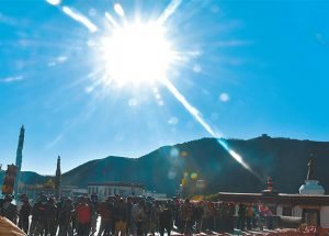 དབུ་མ་རྒྱན་གྱི་རྣམ་པར་བཤད་པ་ཚིག་དོན་གསལ་བའི་མེ་ཏོག