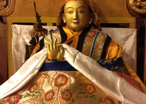 ྋ      རྒྱལ་བ་སྐུ་ཕྲེང་དགུ་པ། ལུང་རྟོགས་རྒྱ་མཚོའི་རྣམ་ཐར་སྙིང་བསྡུས།