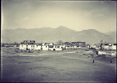 བྱང་ཆུབ་གླིང་གི་གསང་སྔགས་ཚེ་སྨོན་གླིང་དང་། བཞི་སྡེ་དགའ་ལྡན་བསམ་གཏན་གླིང་དགོན།