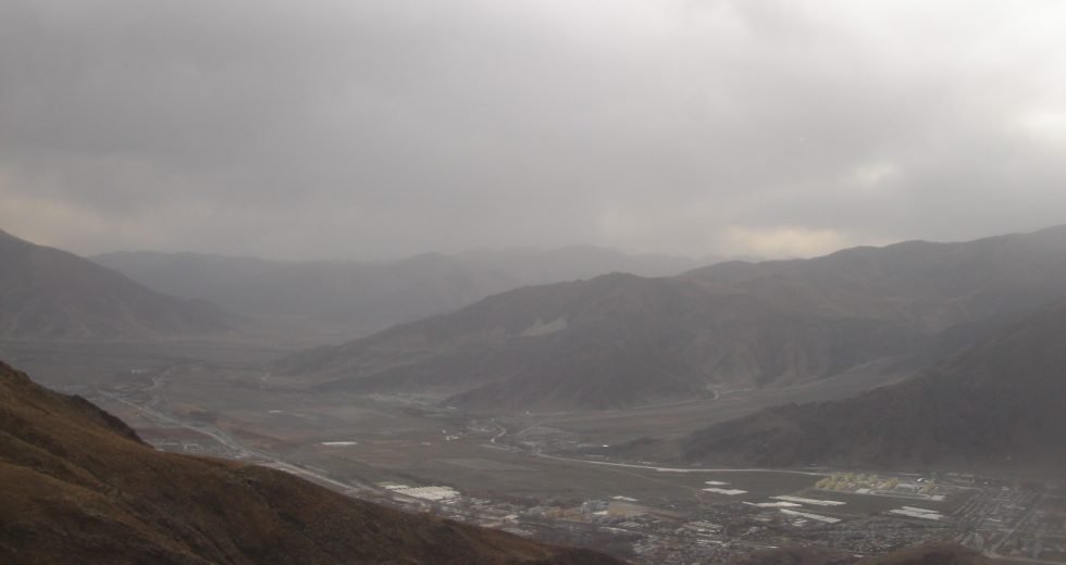 ལྷོ་ཁའི་ལྗོངས་རྒྱུ། ཡར་ཀླུང་ཕུག་གསུམ་གྱི་ཡ་གྱལ་ཤེལ་བྲག་ཕུག་དང་བཻ་རོ་ཕུག