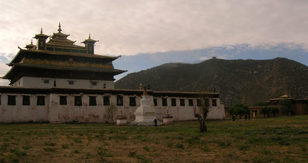 བསམ་ཡས་གཙུག་ལག་ཁང་གི་ནང་རྟེན་ཁྱད་འཕགས་བྱིན་ཅན་འགའ་ཞིག