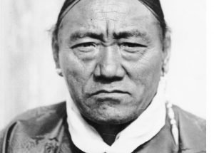 བོད་ཀྱི་དམག་སྤྱི་ཆེན་མོ་ཚ་རོང་ཟླ་བཟང་དགྲ་འདུལ་གྱི་ལོ་རྒྱུས།
