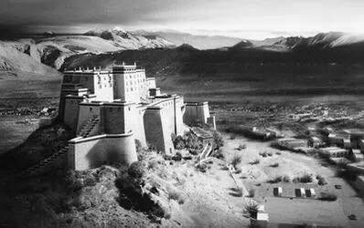 གཞིས་ཀ་རྩེའི་རྫོང་མཁར་གྱི་ལྐོག་འགྱུར་ལོ་རྒྱུས།