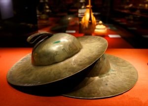 བོད་ཀྱི་ཆོས་ལུགས་རོལ་ཆ་ཁག་ངོ་སྤྲོད།