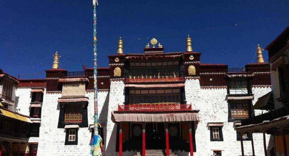 གཙང་ལྗོངས་ལྷ་རྩེ་དགའ་ལྡན་འོག་མིན་གླིང་གི་བྱུང་རབས་མདོར་ཙམ་བརྗོད་པ།