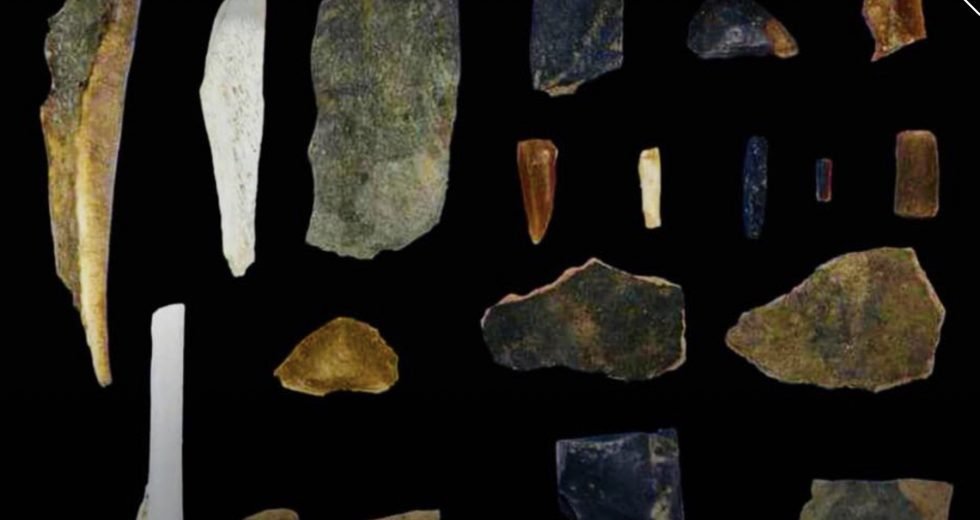 མངའ་རིས་ནས་ལོ་ ༤༠༠༠ ཡན་གྱི་ལོ་རྒྱུས་ལྡན་པའི་བྲག་ཕུག་གི་རྗེས་ཤུལ་ཐོག་མ་རྙེད་འདུག