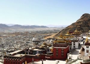 པཎ་ཆེན་སྐུ་ཕྲེང་རིམ་བྱོན་གྱི་གདན་ས་བཀྲས་ལྷུན་དགོན།
