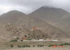 གནའ་རབས་རྟག་བརྟན་ཕུན་ཚོགས་གླིང་གི་ཕོ་བྲང་འཛུགས་སྐྲུན།