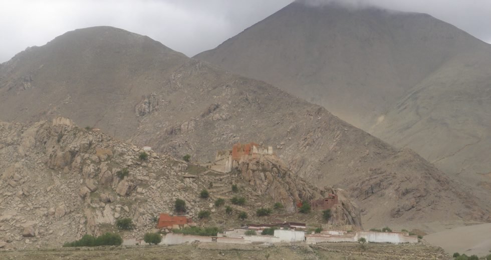 གནའ་རབས་རྟག་བརྟན་ཕུན་ཚོགས་གླིང་གི་ཕོ་བྲང་འཛུགས་སྐྲུན།