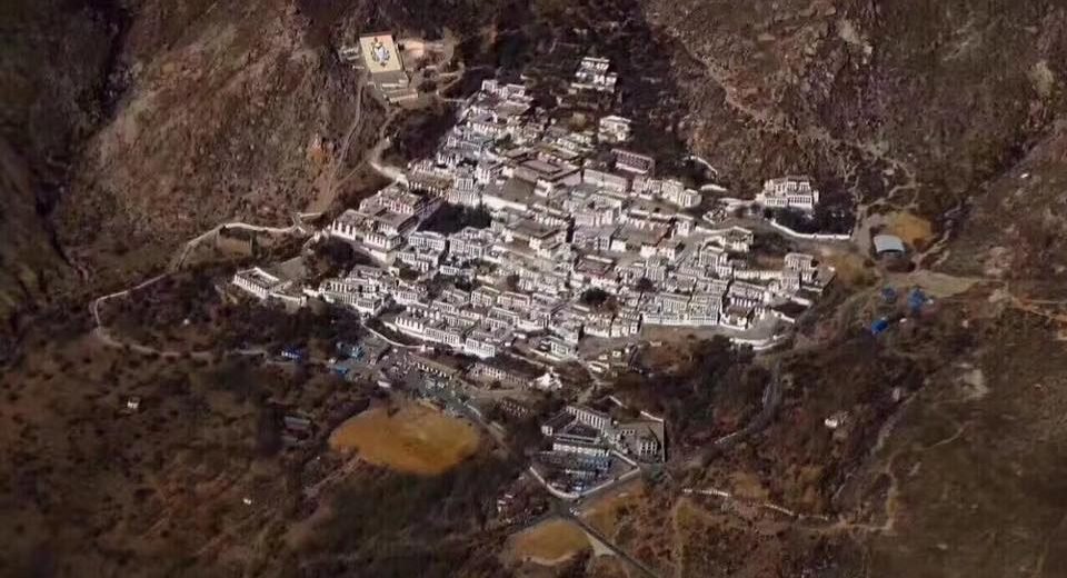 འབྲས་སྤུངས་དགོན་དང་། གར་རི་དགོན་པའི་གནས་བཤད།