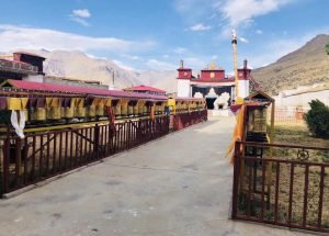 བཀའ་བརྒྱུད་པའི་གདན་ས་སྤར་ཕུ་རིན་ཆེན་གླིང་།