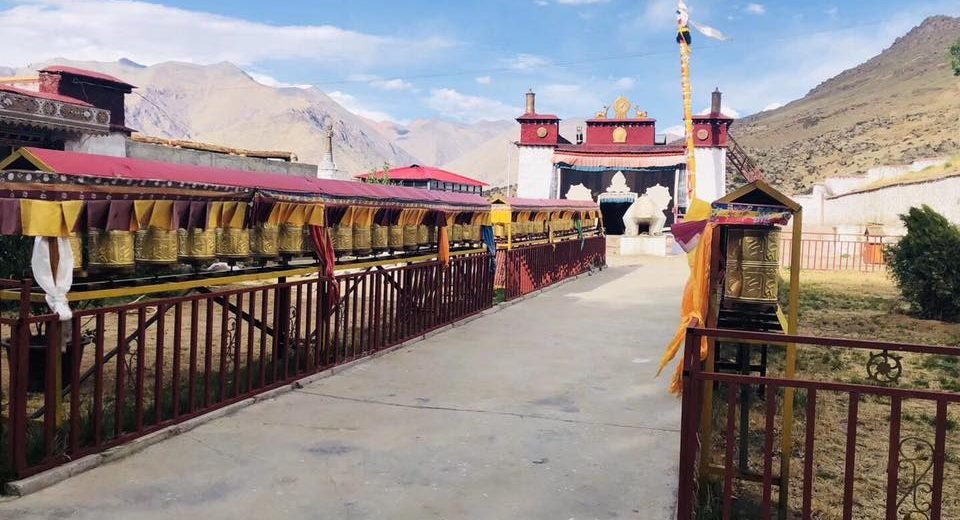 བཀའ་བརྒྱུད་པའི་གདན་ས་སྤར་ཕུ་རིན་ཆེན་གླིང་།