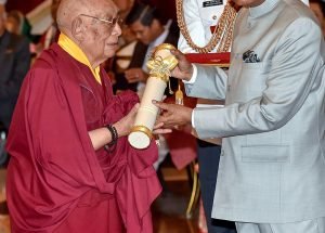 སྐུའི་བླ་སྨན་པ་ཟུར་པ་རྔོག་རིགས་དགེ་སློང་ཡེ་ཤེས་དོན་ལྡན་མཆོག་གི་ལོ་རྒྱུས་སྙིང་བསྡུས།