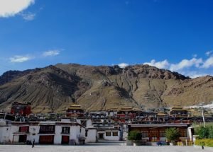 ༄༅། །ངེས་དོན་གྱི་འདུལ་བ་འཛིན་པ་ཆེན་པོ་མཁན་རིན་པོ་ཆེ་༸རྗེ་བཙུན་དཀའ་ཆེན་ཤེས་རབ་ཆོས་དར་དཔལ་བཟང་པོའི་རྣམ་ཐར་གསོལ་འདེབས་དོན་གཉིས་སྒོ་འབྱེད་ཅེས་བྱ་བ་བཞུགས་སོ།།