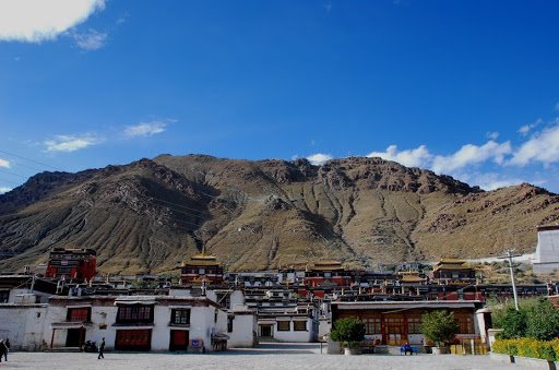 ༄༅། །ངེས་དོན་གྱི་འདུལ་བ་འཛིན་པ་ཆེན་པོ་མཁན་རིན་པོ་ཆེ་༸རྗེ་བཙུན་དཀའ་ཆེན་ཤེས་རབ་ཆོས་དར་དཔལ་བཟང་པོའི་རྣམ་ཐར་གསོལ་འདེབས་དོན་གཉིས་སྒོ་འབྱེད་ཅེས་བྱ་བ་བཞུགས་སོ།།