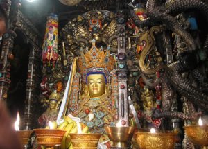 ལྷ་སའི་ཇོ་བོར་གསེར་གསོལ་བའི་བྱུང་བའི་ཁུངས་སྣེ།