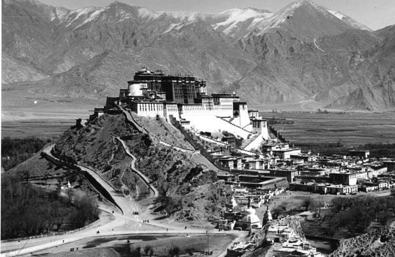 ༄༅།།དབུས་གཙང་ཕྱོགས་ཀྱི་གནས་ཡིག་རགས་ཙམ་བཀོད་པ་ཉམ་མིང་ཟིན་བྲིས།