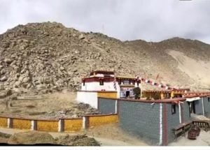 གོང་དཀར་སྲིན་པོ་རིའི་ས་རྩི་ཞེས་པའི་འཆམ་གྱི་ལོ་རྒྱུས།