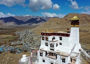 ཡུམ་བུ་བླ་སྒང་གི་དཀར་ཆག་རྩོམ་པ་པོ་ལྕང་གླིང་བ་ཡིན་མིན་གྱི་སྐོར།