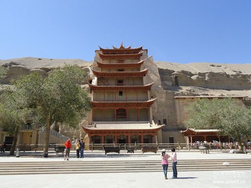 ཏུན་ཧོང་གཏེར་ཡིག་ལས་གནམ་རི་སྲོང་བཙན་གྱི་ལོ་རྒྱུས།