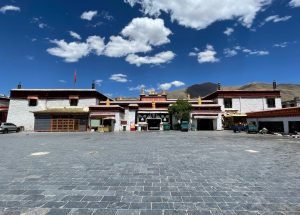 ཁྲ་འབྲུག་གཙུག་ལག་ཁང་གི་ངོ་སྤྲོད་སྙིང་བསྡུས།