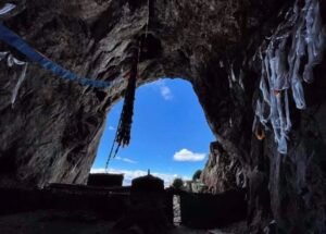 ལྷོ་གནས་ཁྱད་འཕགས། སྒྲགས་ཡང་རྫོང་དང་རྫོང་སྐུ་འབུམ།