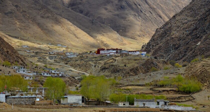 བོད་ཡུལ་གྱི་བཤད་གྲྭའི་ཐོག་མ་གསང་ཕུའི་མིང་ཐོགས་ཚུལ།