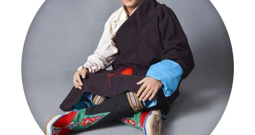 གཙང་ཁུལ་དམངས་གླུའི་སྒྲ་སྙན་དཀྲོལ་གཏོང་བསླབ་གཞི་བློ་གསར་དགའ་བསྐྱེད་ཅེས་པ་དཔེ་སྐྲུན་བྱས་པ།