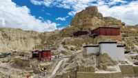 མངའ་རིས་སྒར་དཔོན་དང་སྤྱི་ཁྱབ་ལས། སྒར་སྤྱིའི་དུས་སྐབས་དང་སྲིད་འཛིན་སྒྲིག་གཞི་དང་། མངའ་རིས་སྤྱི་ཁྱབ་ཀྱི་མངའ་འོག་རྫོང་གཞིས།