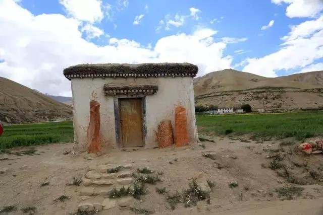 སྤུ་ཧྲེང་རྫོང་མིང་དང་ས་བབ་ཆགས་ཚུལ། རྫོང་གཞིས་འགྲོ་སྟངས་དང་ཁྲལ་འུལ་ཁྲིམས་གནོན།