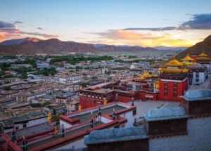 ༄༅། །དཔལ་བཀྲ་ཤིས་ལྷུན་པོའི་དཔེ་དོན་གྱི་གནས་བསྟོད་མཐོང་བ་དོན་ལྡན་བཞུགས་སོ། །