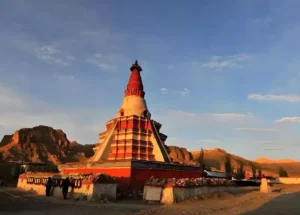 མངའ་རིས་ཀྱི་ལོ་རྒྱུས་ལས་དགོན་སྡེ་དང་། གྲགས་ཅན་མི་སྣ། གནའ་ཤུལ།