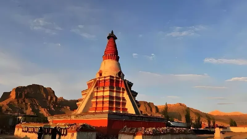མངའ་རིས་ཀྱི་ལོ་རྒྱུས་ལས་དགོན་སྡེ་དང་། གྲགས་ཅན་མི་སྣ། གནའ་ཤུལ།