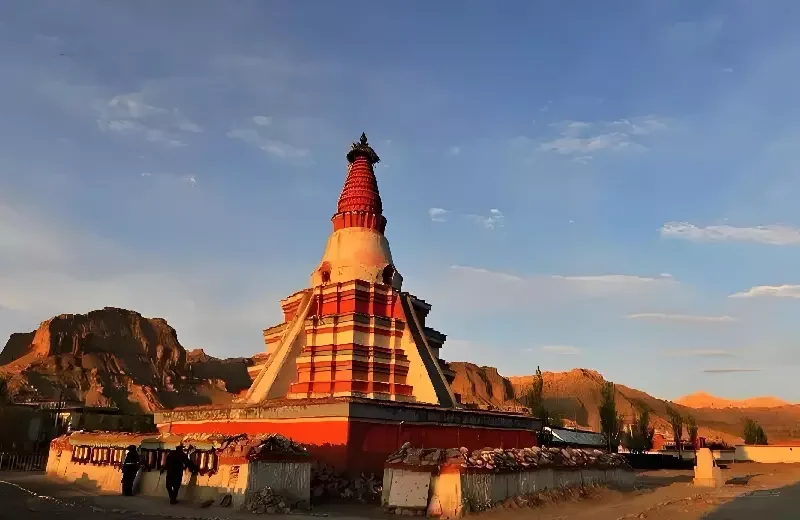 མངའ་རིས་ཀྱི་ལོ་རྒྱུས་ལས་དགོན་སྡེ་དང་། གྲགས་ཅན་མི་སྣ། གནའ་ཤུལ།