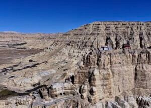 རུ་ཐོག་རྫོང་གི་དགོན་སྡེ་དང་། གྲགས་ཅན་མི་སྣ། གནའ་ཤུལ། དམངས་སྲོལ་བཅས་ཀྱི་སྐོར།